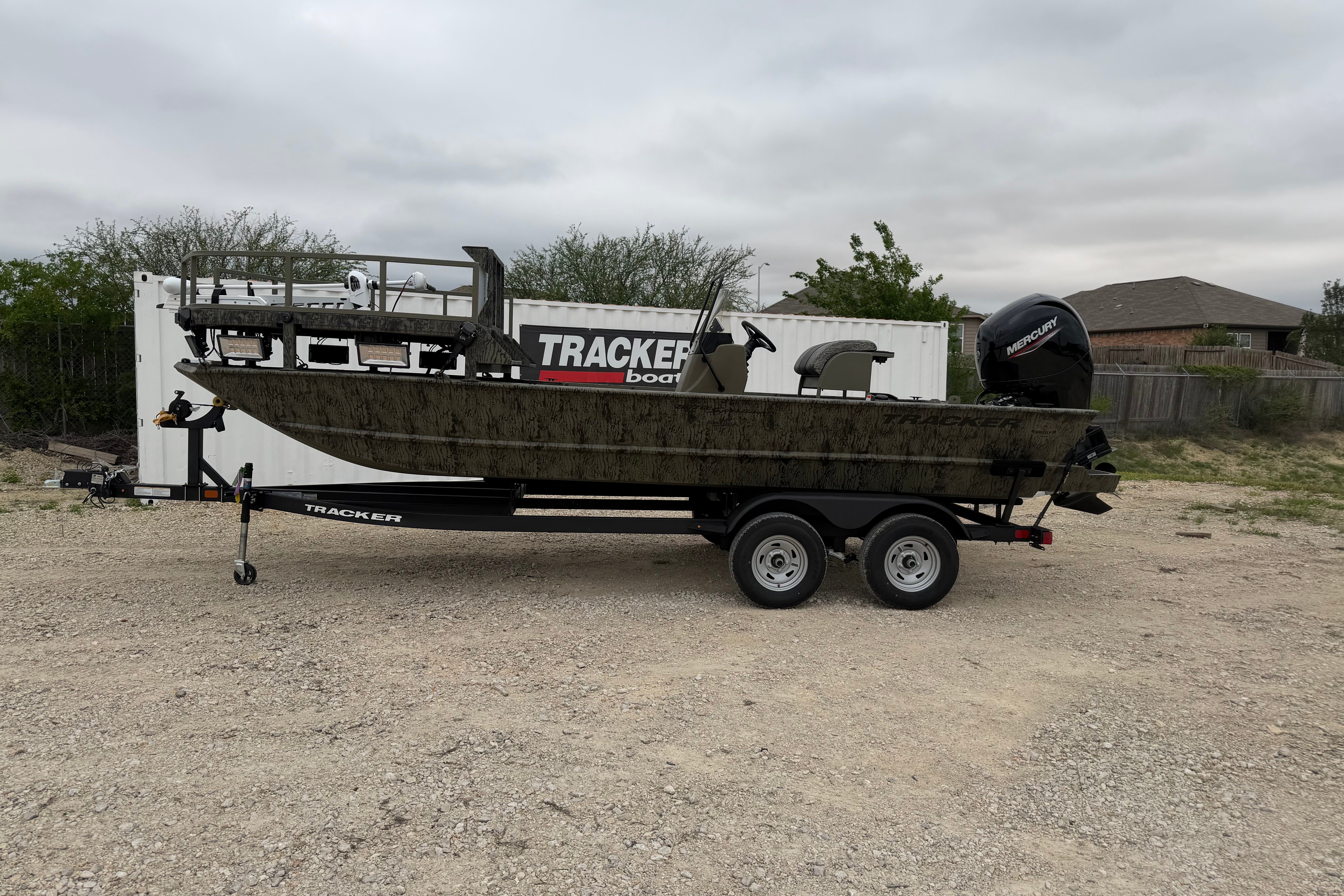 2027 TRACKER GRIZZLY 2072 CC SPORTSMAN | Mack's Prairie Wings